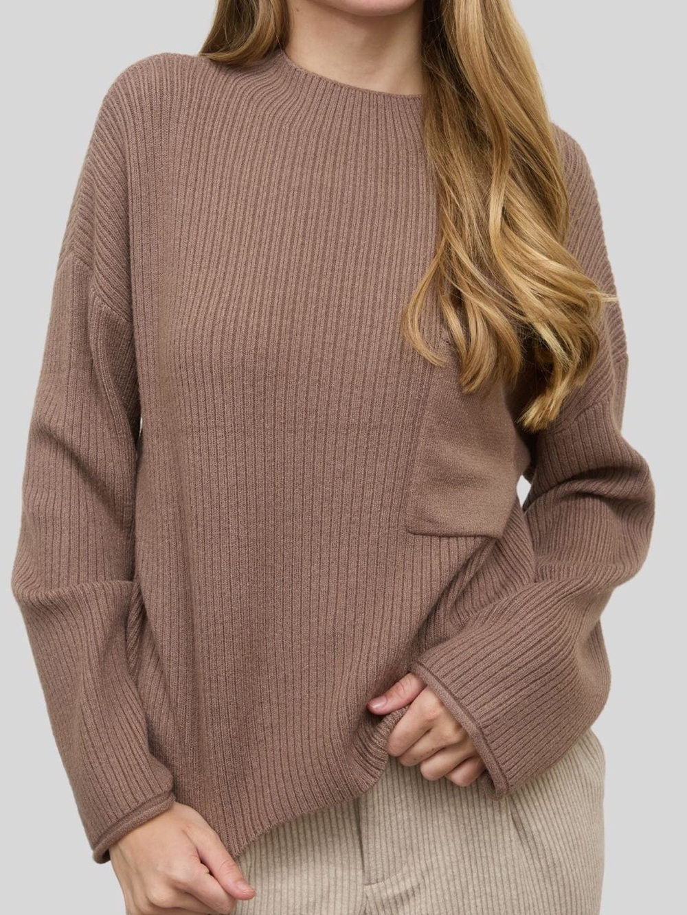 Women's Ribbed Pocket Sweater - Brown